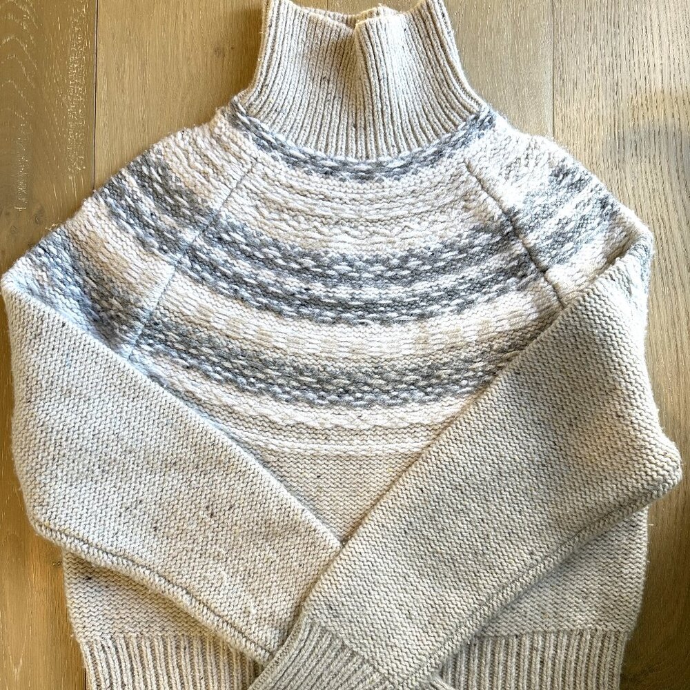 Vince cozy classy holiday style wool/cashmere sweater